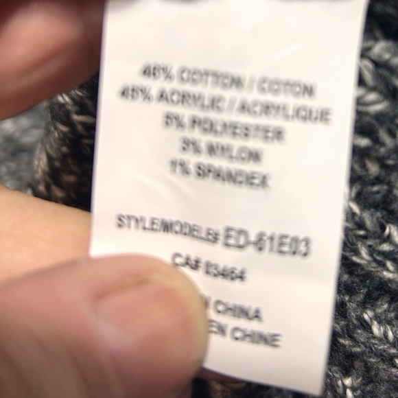 Ricki's grey Knit Sweater, rounded neckline- great for winter fun- xl - Picture 8 of 8